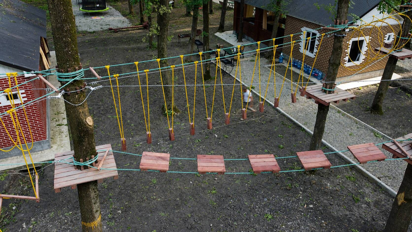 Верёвочный парк на загородной базе отдыха — фотография 3