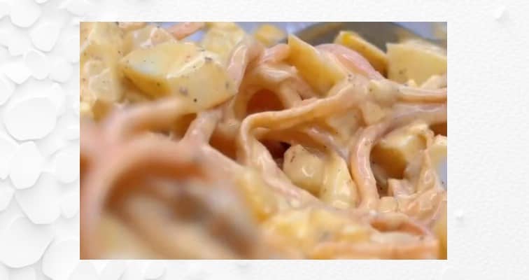 Приготовление салата с сыром «Чечил» и корейской морковкой: шаг 5