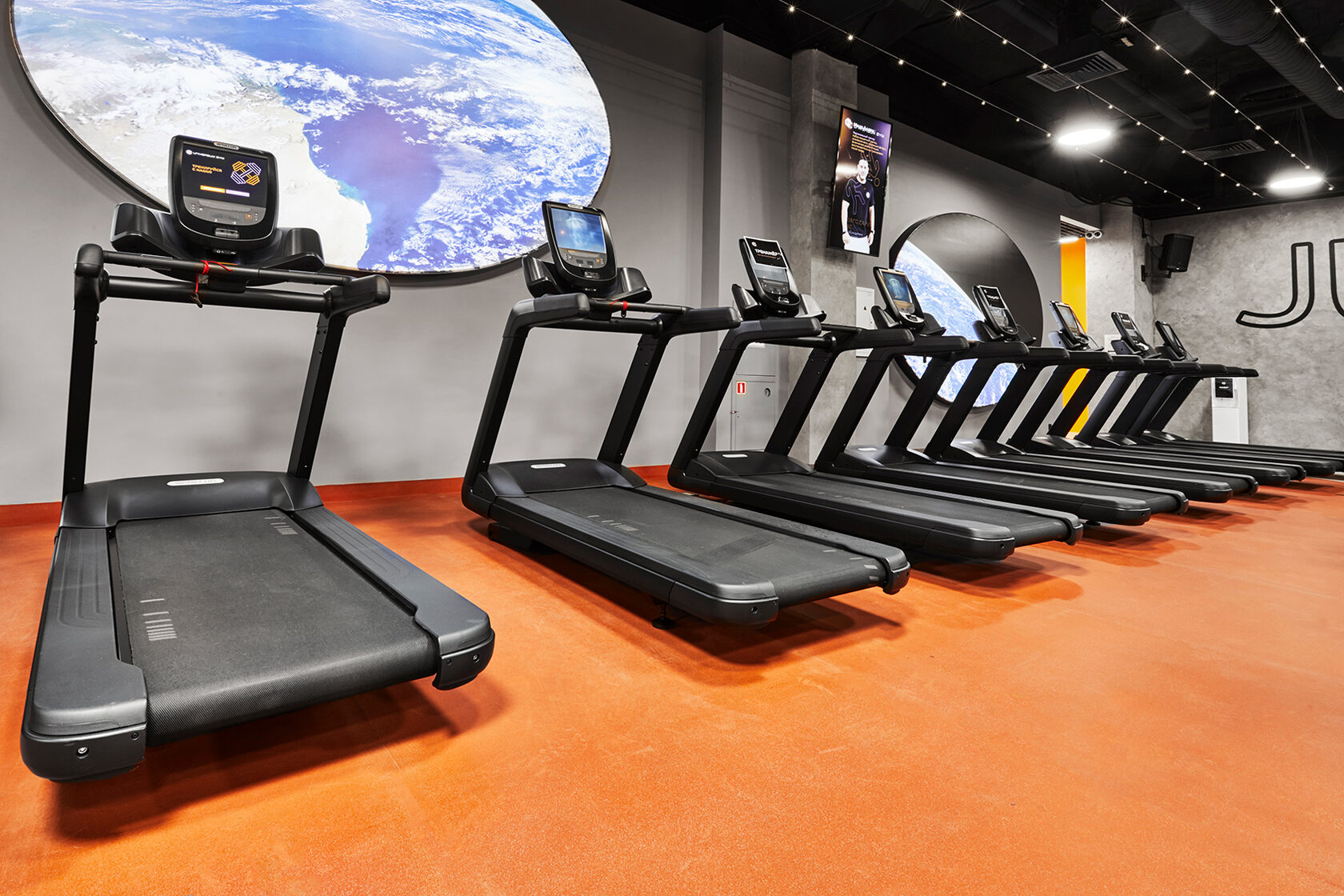 Фитнес-клуб Universum Gym - ТЦ 5 Планет.