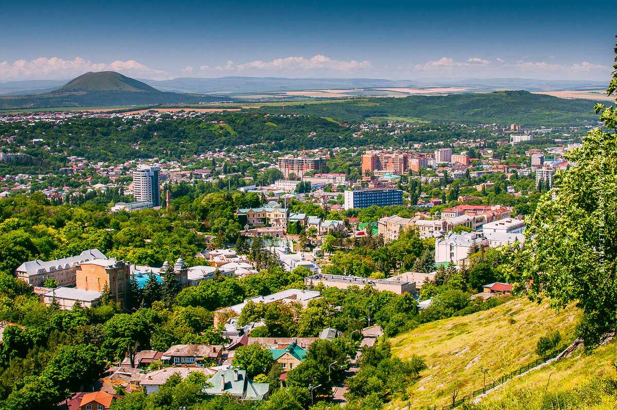 Пятигорск большой город. Курортный городок Пятигорск. Северный Кавказ Пятигорск. Курортный музей Пятигорск. Пятигорск центр города.