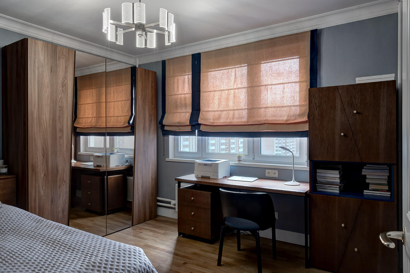Новая Москва - Дизайн интерьера спальни, кровать, шкафы, рабочий стол