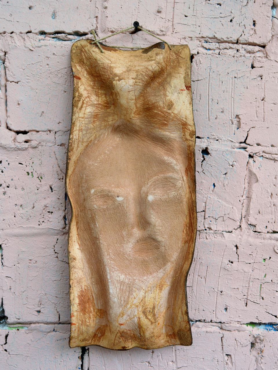 Маска из фактурной кожи настенная А.МузылевЪ &quot;Инстаграмная меланхолия: Гламур в оттенках грусти&quot;