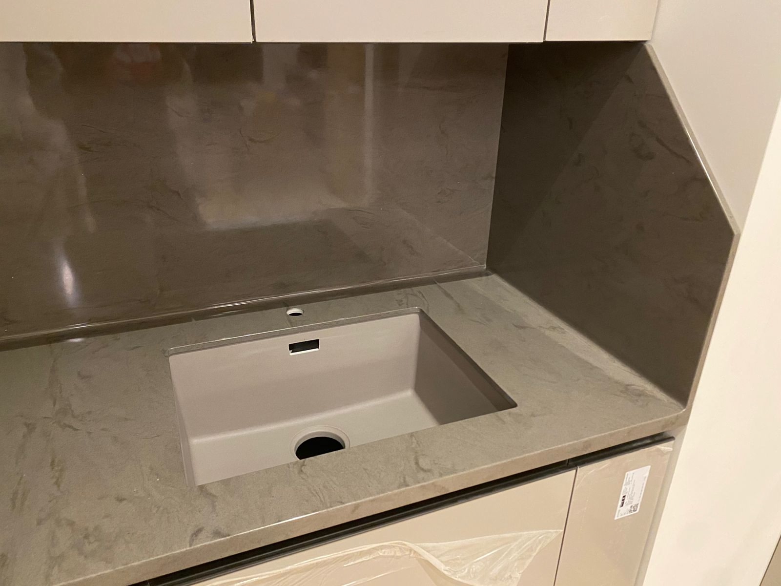 Столешница с фартуком из искусственного камня Grandex M724 (NEW)