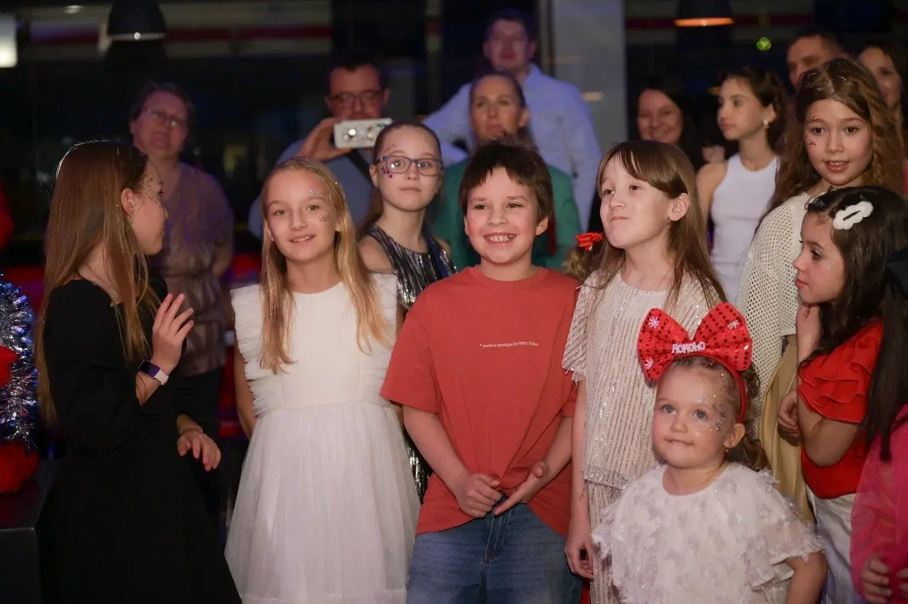 Дети на празднике Нового года 