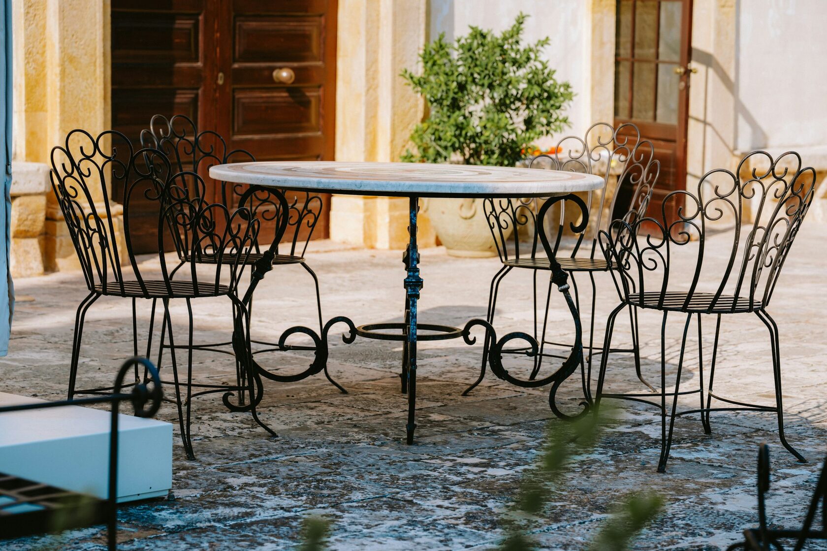 Кованая садовая мебель — стол и стулья для террасы, кованые изделия на заказ
