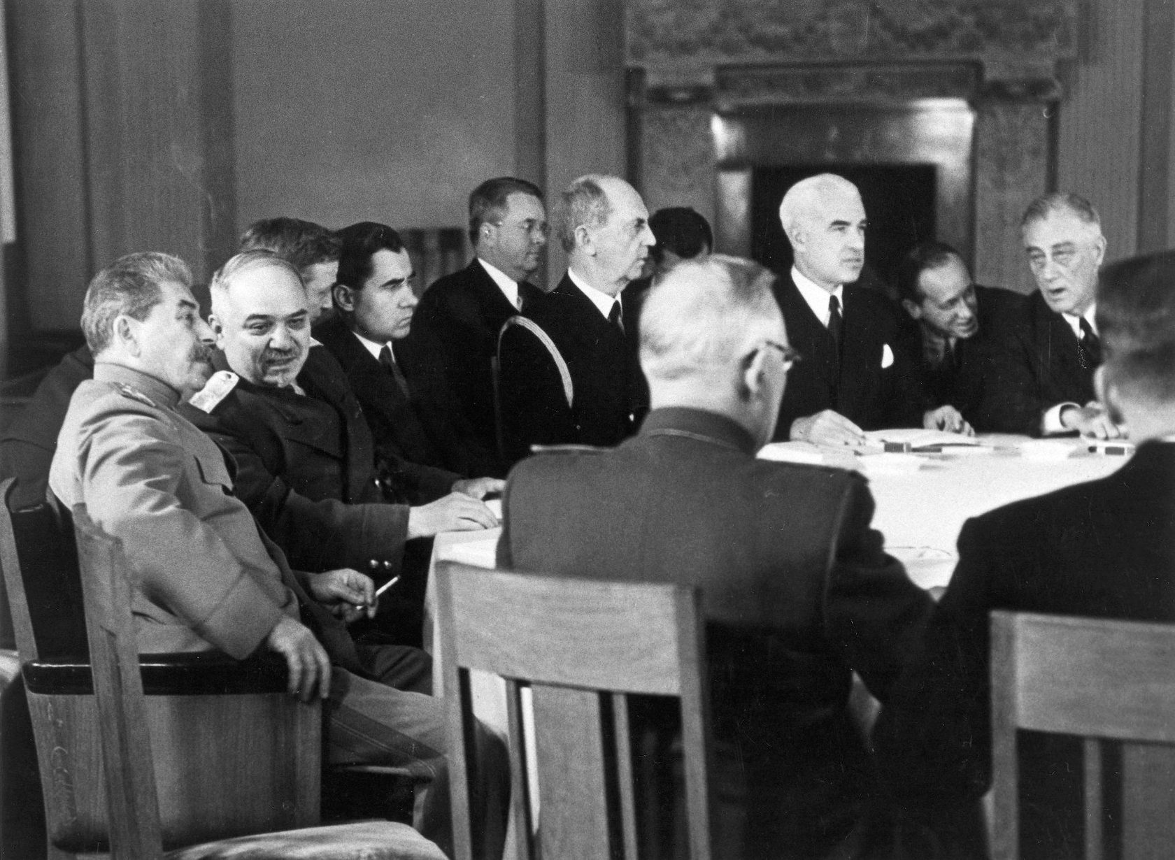Сталин переговоры. Ливадийский дворец Ялтинская конференция. Ялтинская конференция 1945 года. .Крымская (Ялтинская) конференция (4―11 февраля 1945).. Февраль 1945 Ялтинская конференция.
