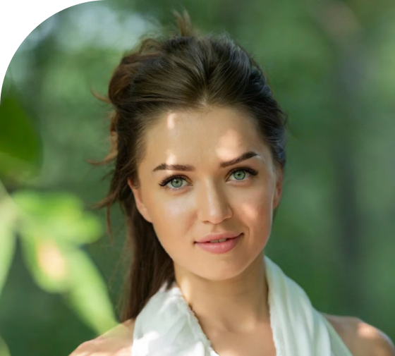 Девушка, которая занимается йогой