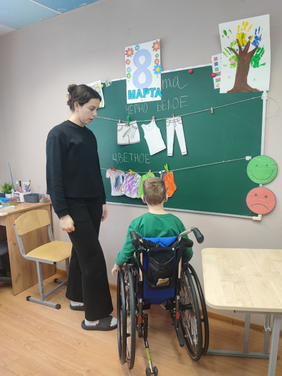 Занятие у доски в коррекционной школе Кубики