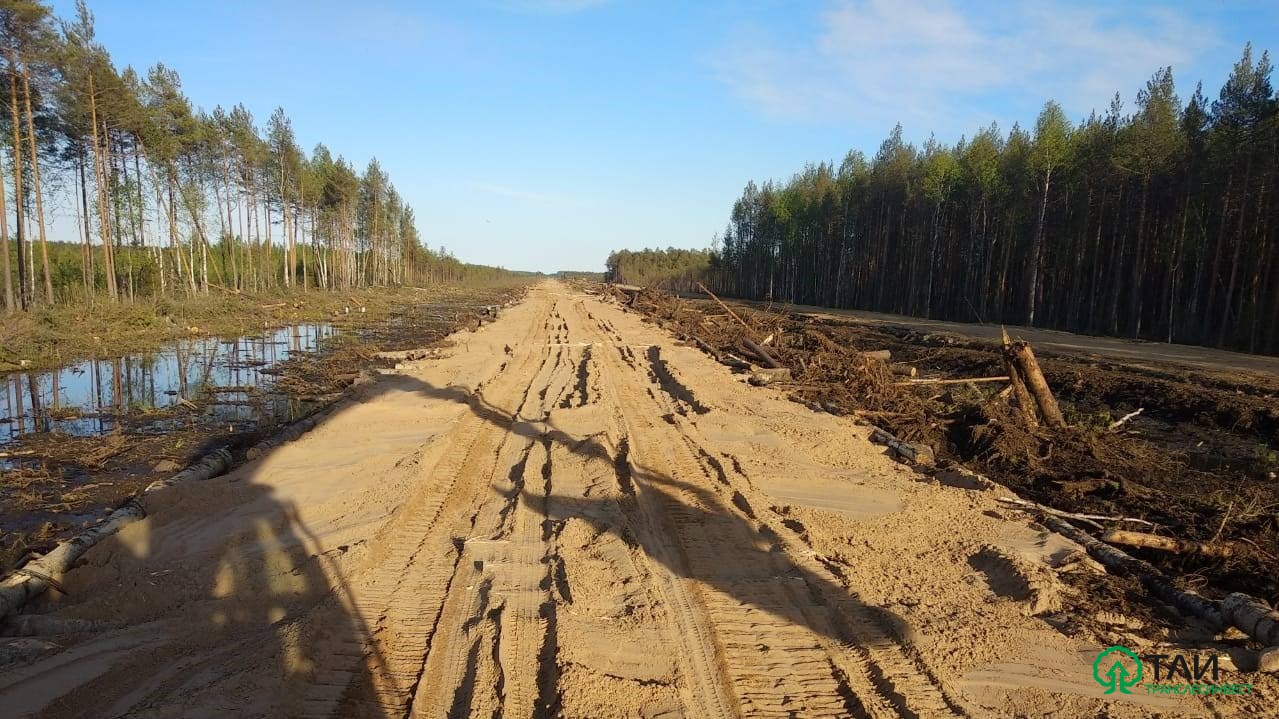 Устройство лежневой дороги с настилом из бревен