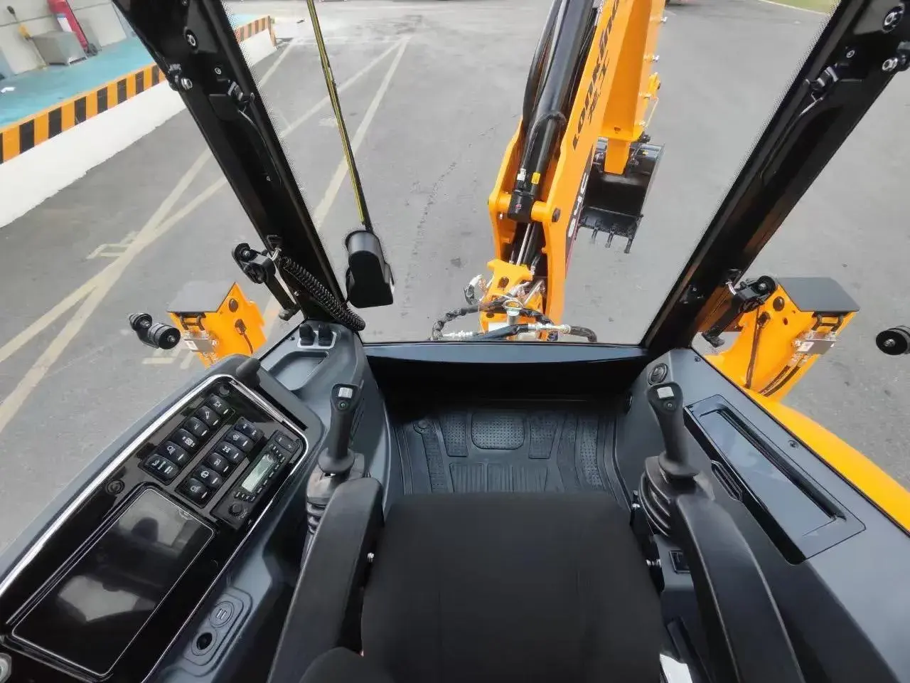 Экскаватор-погрузчик LONKING CDM 84C