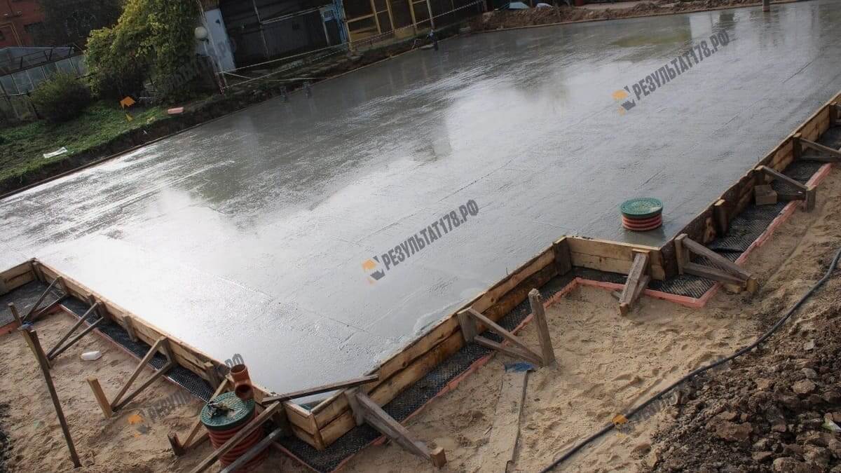 Готовая монолитная фундаментная железобетонная плита, которую наша компания построила под ключ в спб и ло