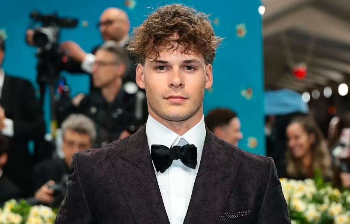 Джетт Лоуренс посетил модное мероприятие Met Gala в Нью-Йорке