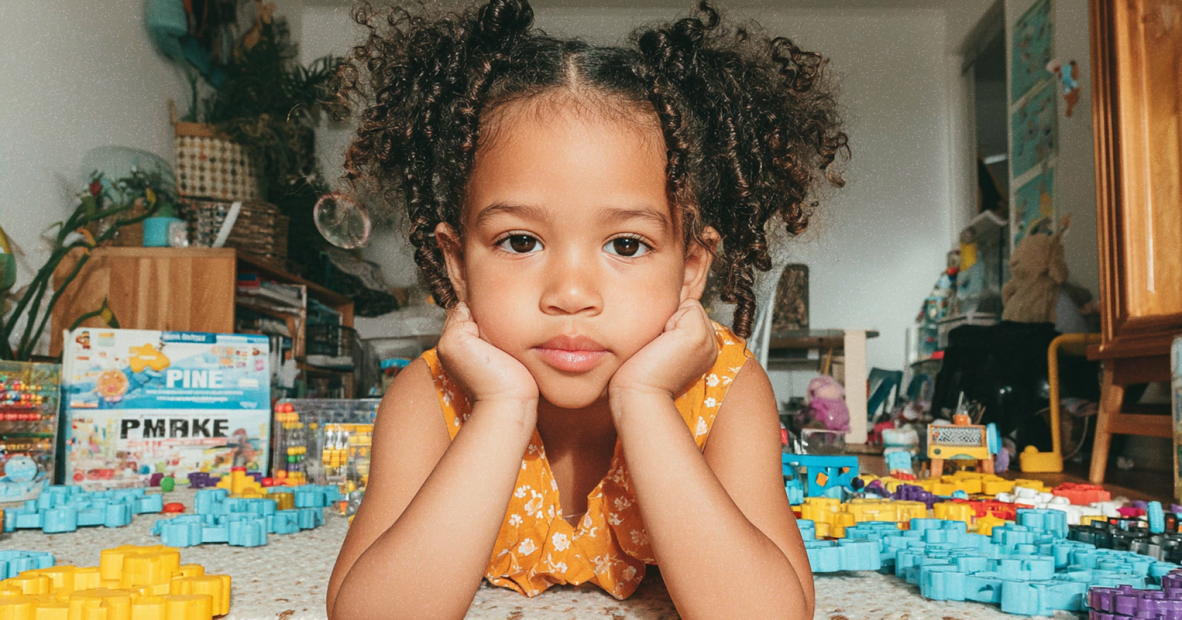 Niño elige entre un camino peligroso de “Robux gratis” 