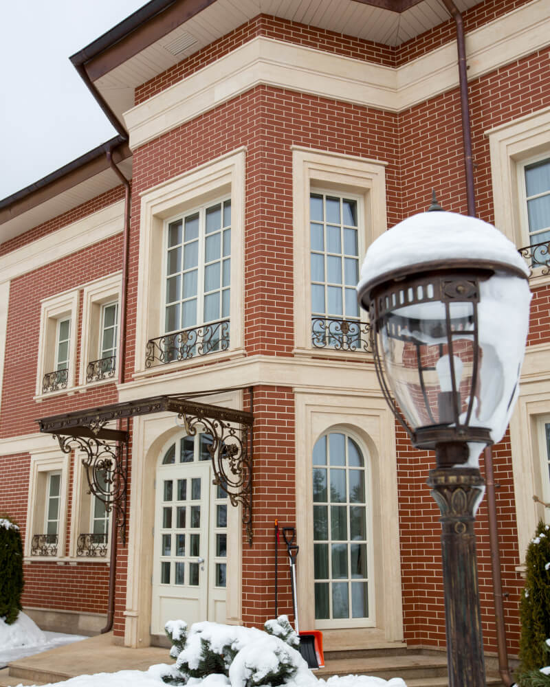 двухэтажный дом из кирпича