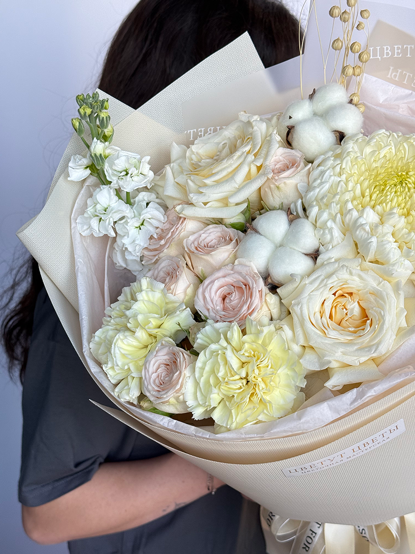 Нежный букет с эквадорскими розами Кенди с доставкой по Краснодару