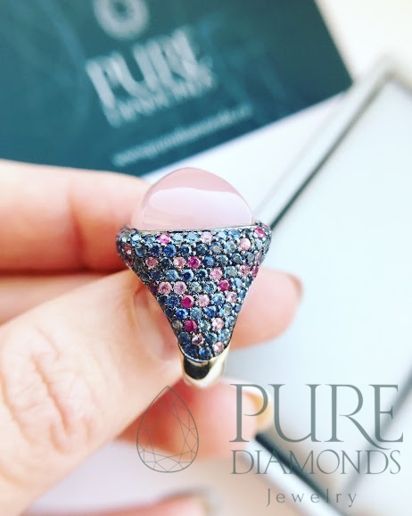 Кольцо с розовым халцедоном и бриллиантами