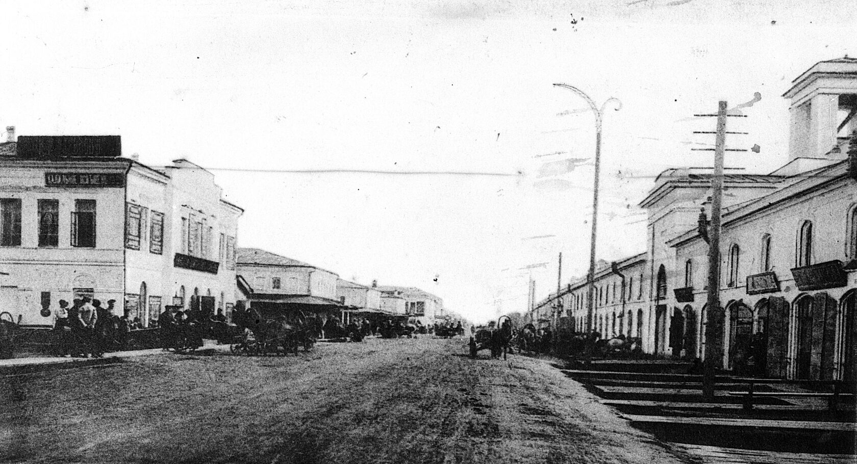 Екатеринбургская улица. Магазин Н. Д. Харькова. Гостиный двор в г. Ирбит. [до 1917 г.]