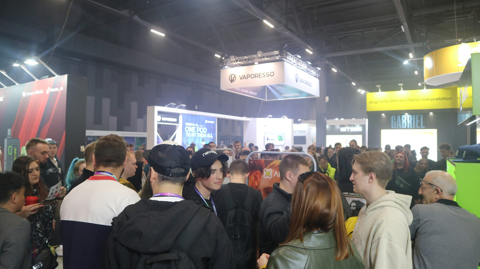 Выставка moscow expo часовой завод молния. Вейп выставка 2024 москва. Поклонники вейпа. Вейп выставка 2024 москва. New brusko nevoks apx c1 картриджи.