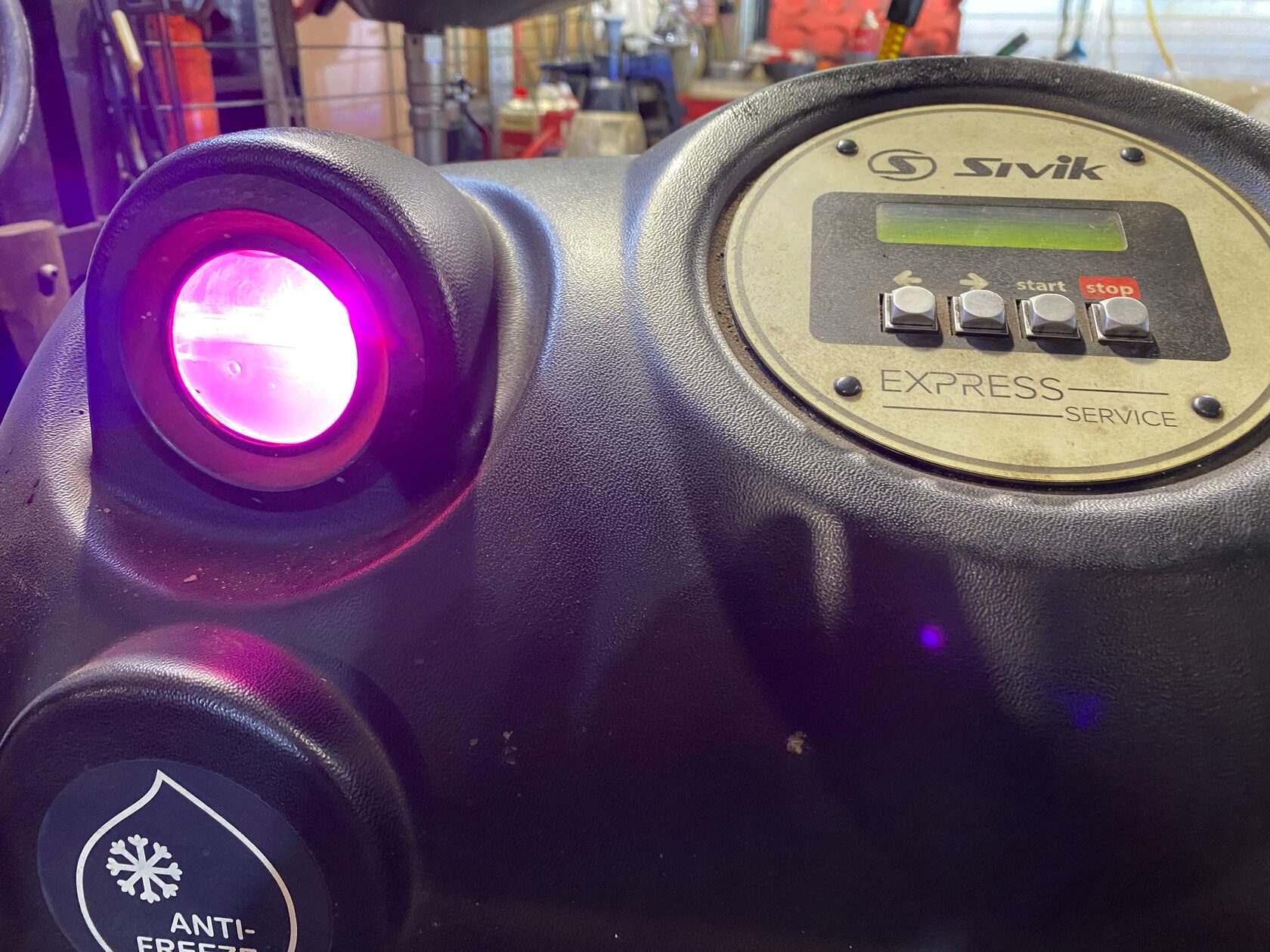 Замена антифриза установкой успешно выполнена