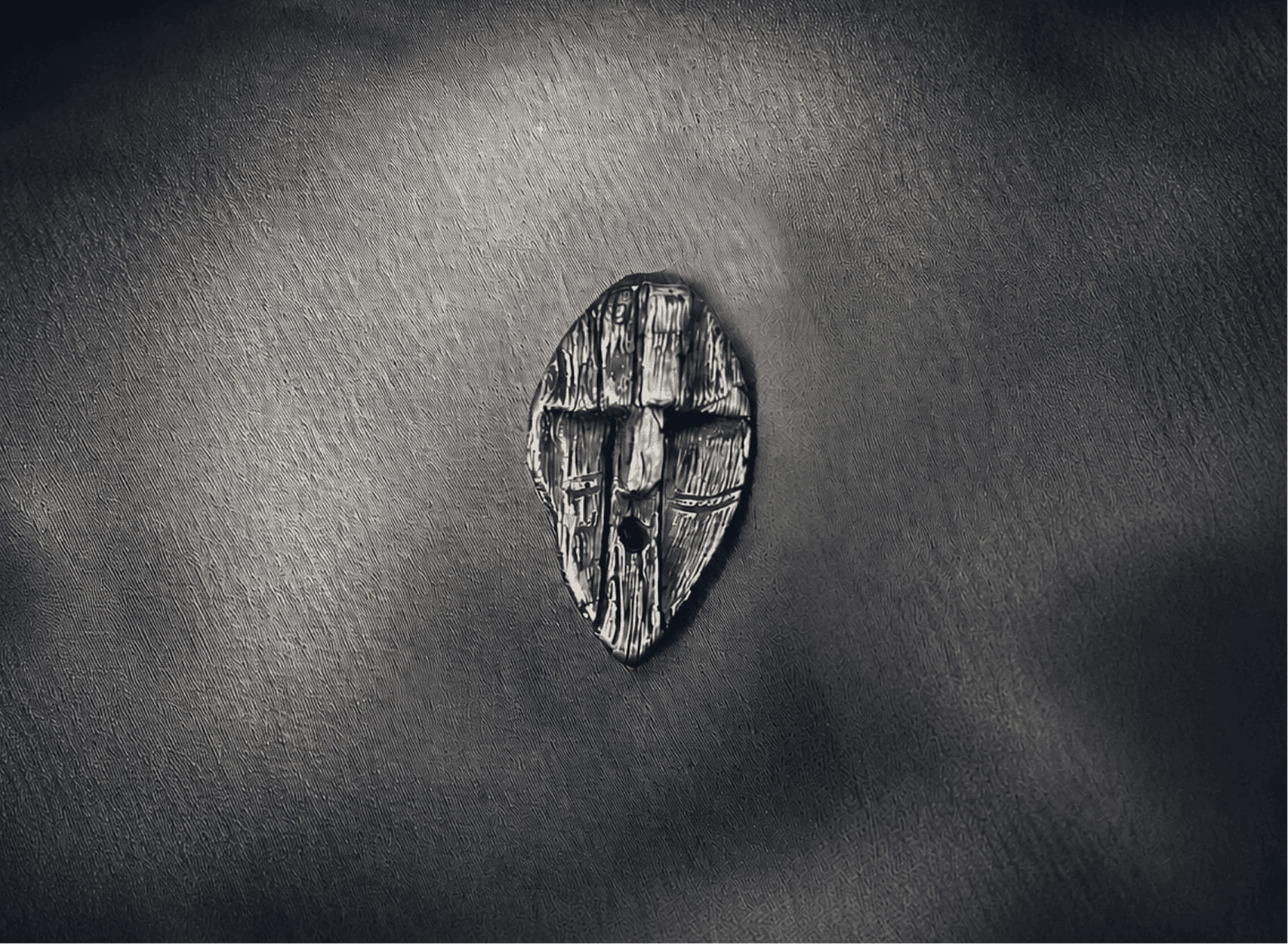 Брошь «Личина Шигира» из белой бронзы от ювелирного бренда Votangi