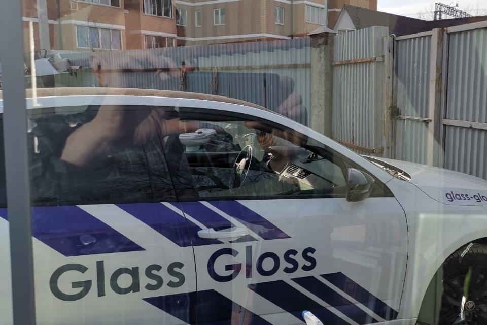 граффити на стекле после полировки Glass Gloss