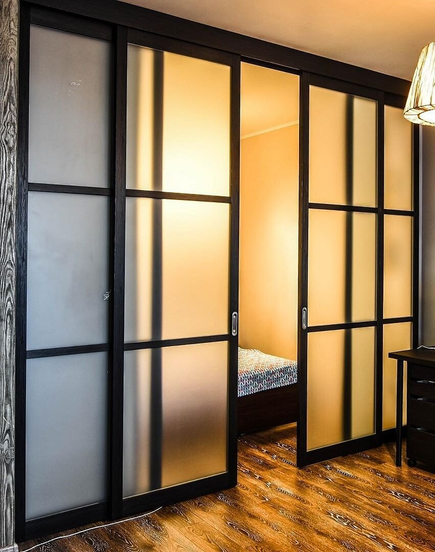 Сдвижные стеклянные перегородки фото