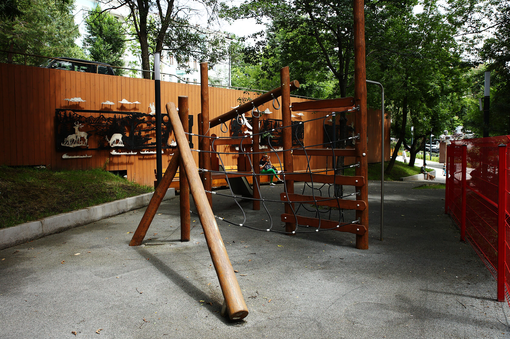 Как создаются детские площадки в общественных пространствах Владивостока