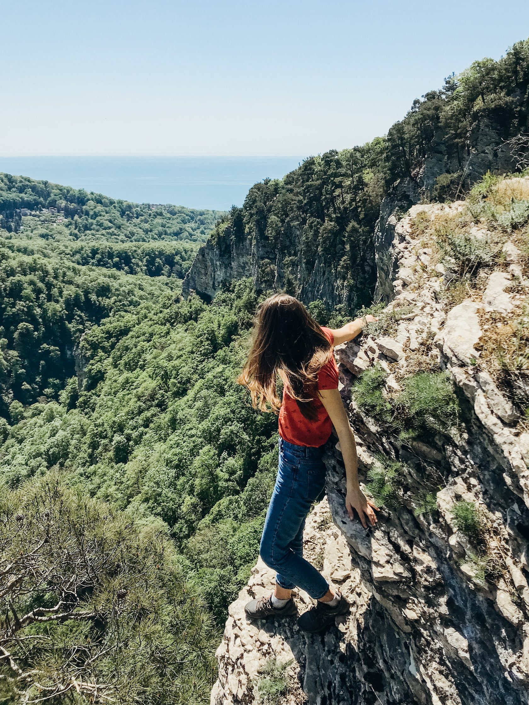 Орлиное девушки. Поселок мезмай орлиная полка. Орлиные скалы сочи. Гора орлиная полка мезмай. Мезмай полка орлиной скалы.