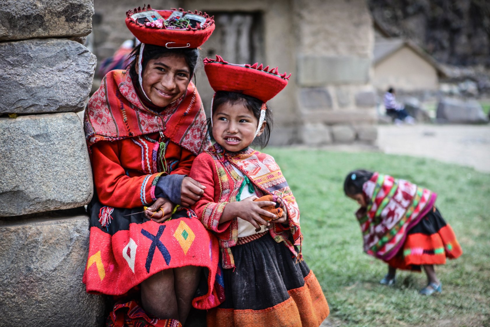 Большая часть населения южной америки говорит на. Жители Перу перуанцы. Индейцы кечуа в Эквадоре. Индейцы кечуа в Перу. Племя кечуа Эквадор.