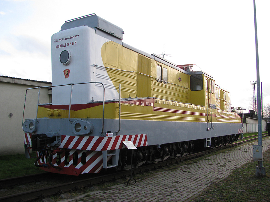 Контактно-аккумуляторный маневровый электровоз ВЛ26 