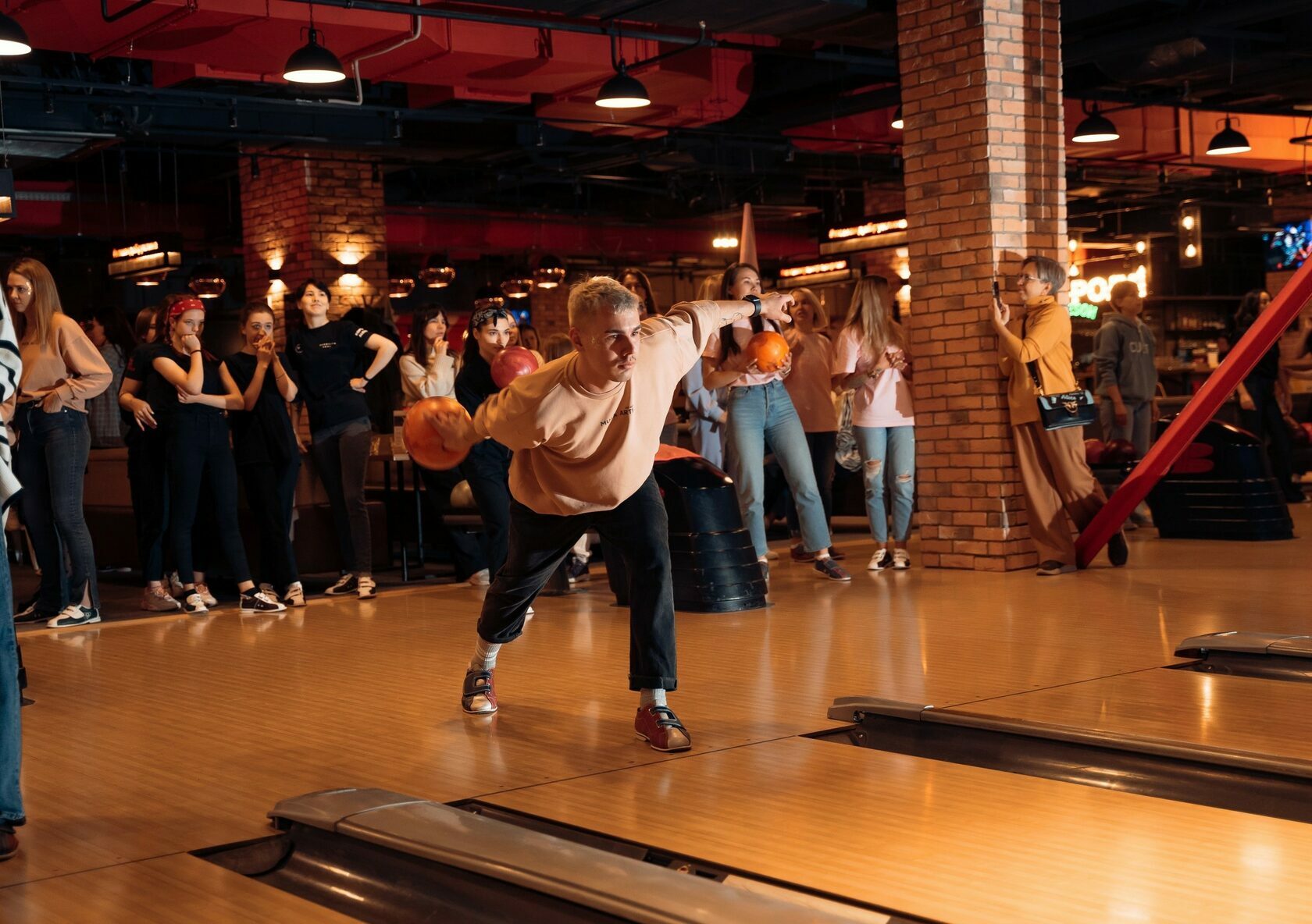 Brooklyn Bowl - боулинг-ресторан в Нижневартовске.