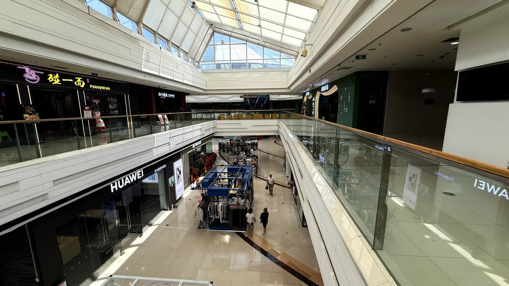 Витрины Wanda Plaza Manzhouli