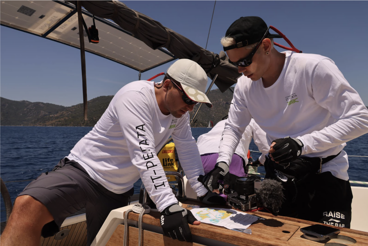 Лодка друзей на IT-Регате — экипаж Вячеслава Чукреева и Яна Топлеса