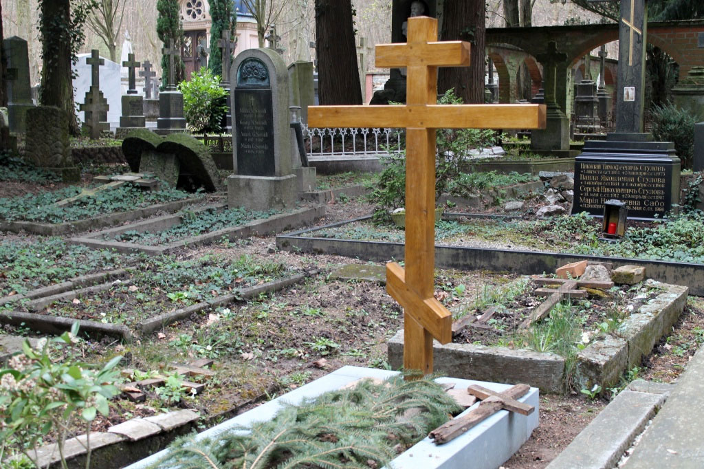 Обустройство могилы: методы благоустройства и уход за надгробием