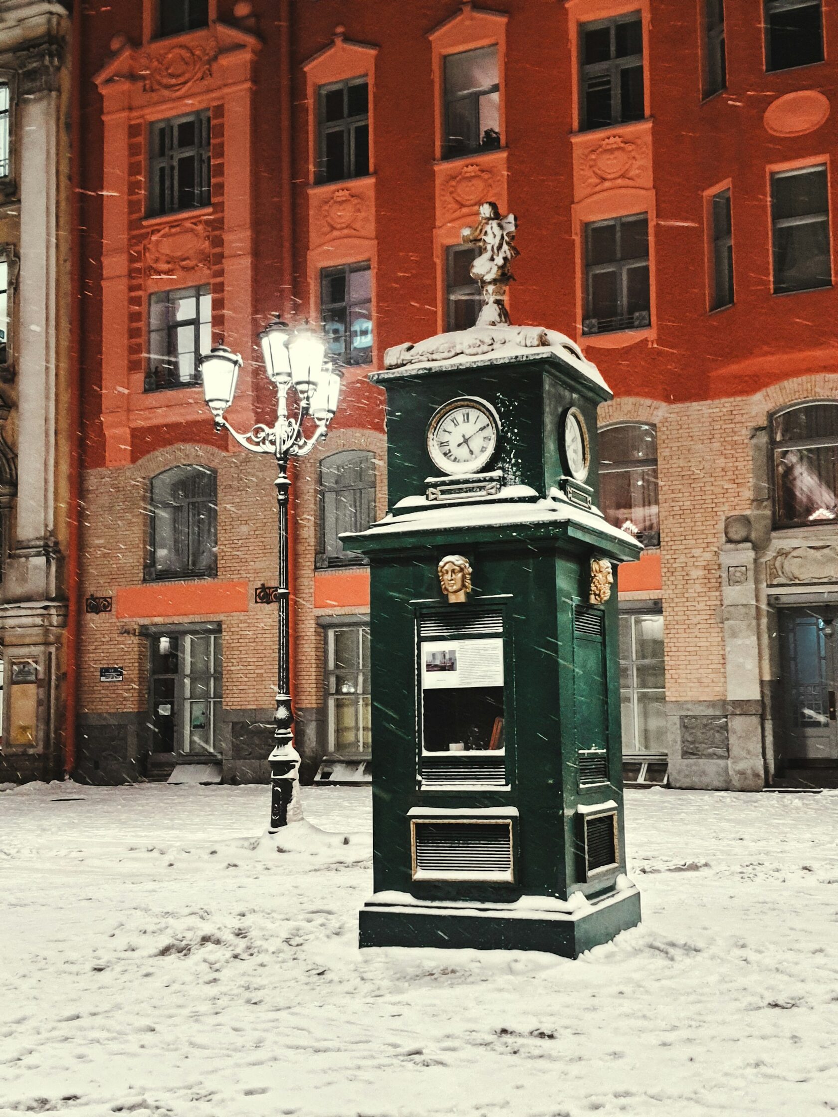 Павильон погоды, Россия, Санкт-Петербург, Малая Конюшенная ул., 5