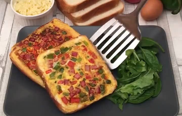 рецепт гренок с яйцом сыром и колбасой