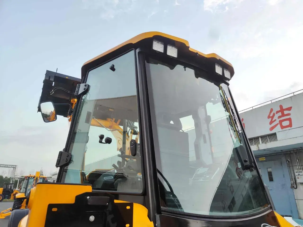 Экскаватор-погрузчик LONKING CDM 84C