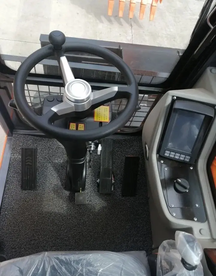 Колесный экскаватор Lonking CDM 6150W