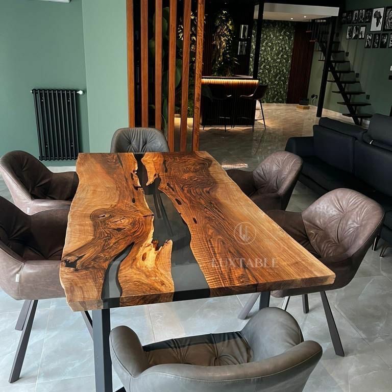Tisch Monte Bianco aus massivem Nussbaum und transparentem Epoxidharz