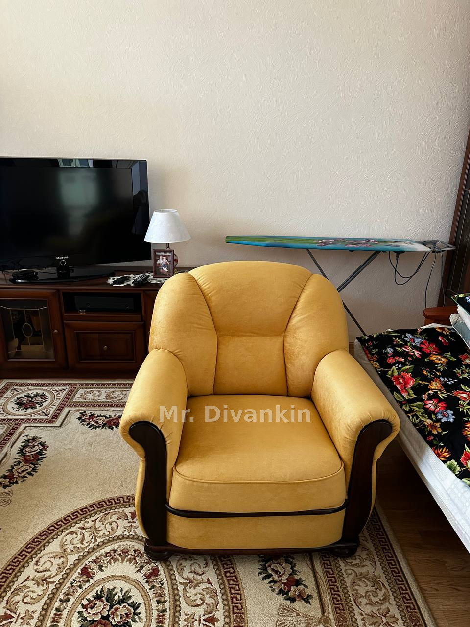 Комплект с деревянными подлокотниками: после перетяжки — Mr. Divankin