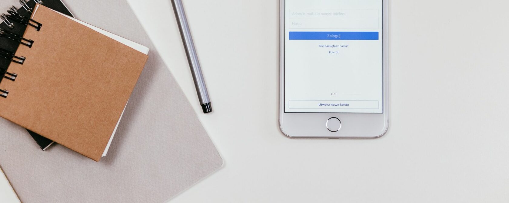 блокнот, ручка, телефон