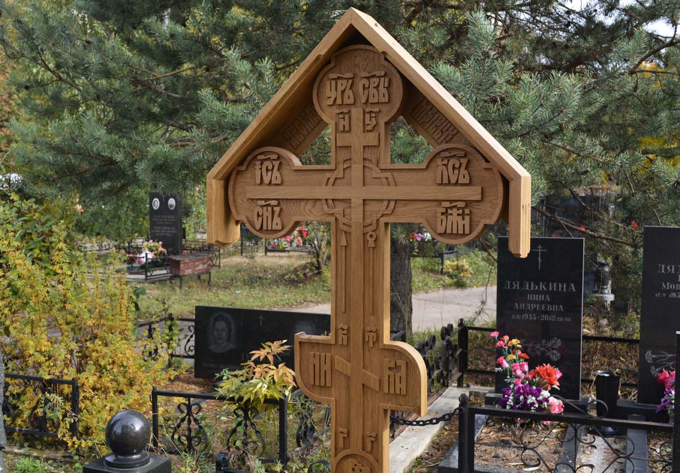 Где делают фото на крест на кладбище