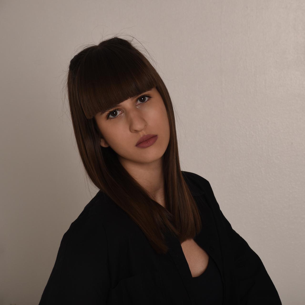 Здравствуйте! Меня зовут Полина. В этом году я закончила Факультет мировой политики МГУ имени М.В. Ломоносова с отличием и мне не терпится применить полученные компетенции.     У меня нет большого опыта за плечами, но я не боюсь трудностей, готова изучать новое и вливаться в работу! Я уверена, что мои знания, практическая деятельность и активная позиция мне в этом помогут.