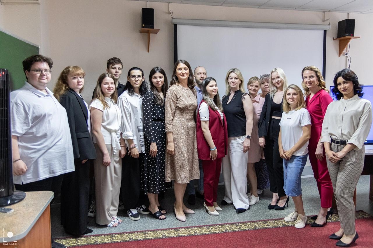 Общая фотография участников встречи с командой АВВА Медиа