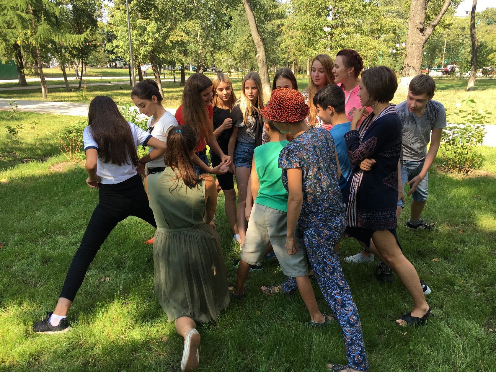 тимбилдинг для детей. соребновани ядля детей в лагерер. тематические вечеринки для подростков. квесты на природе для подростков. сценарий интересный подростков.