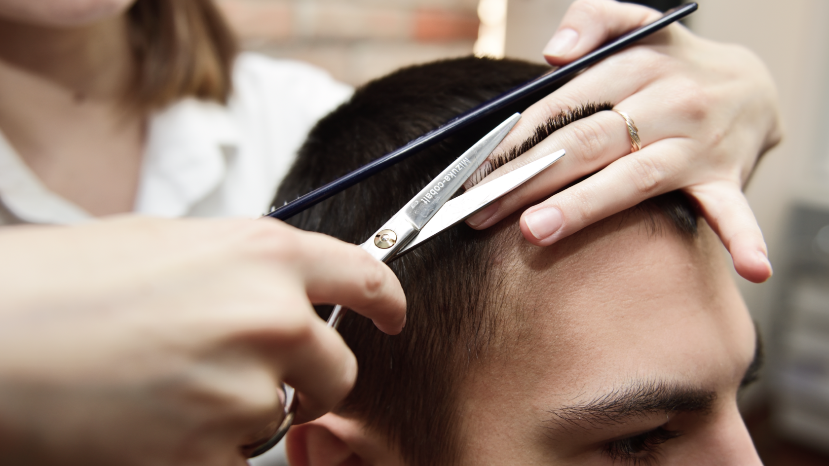 Вакансия в салоне красоты