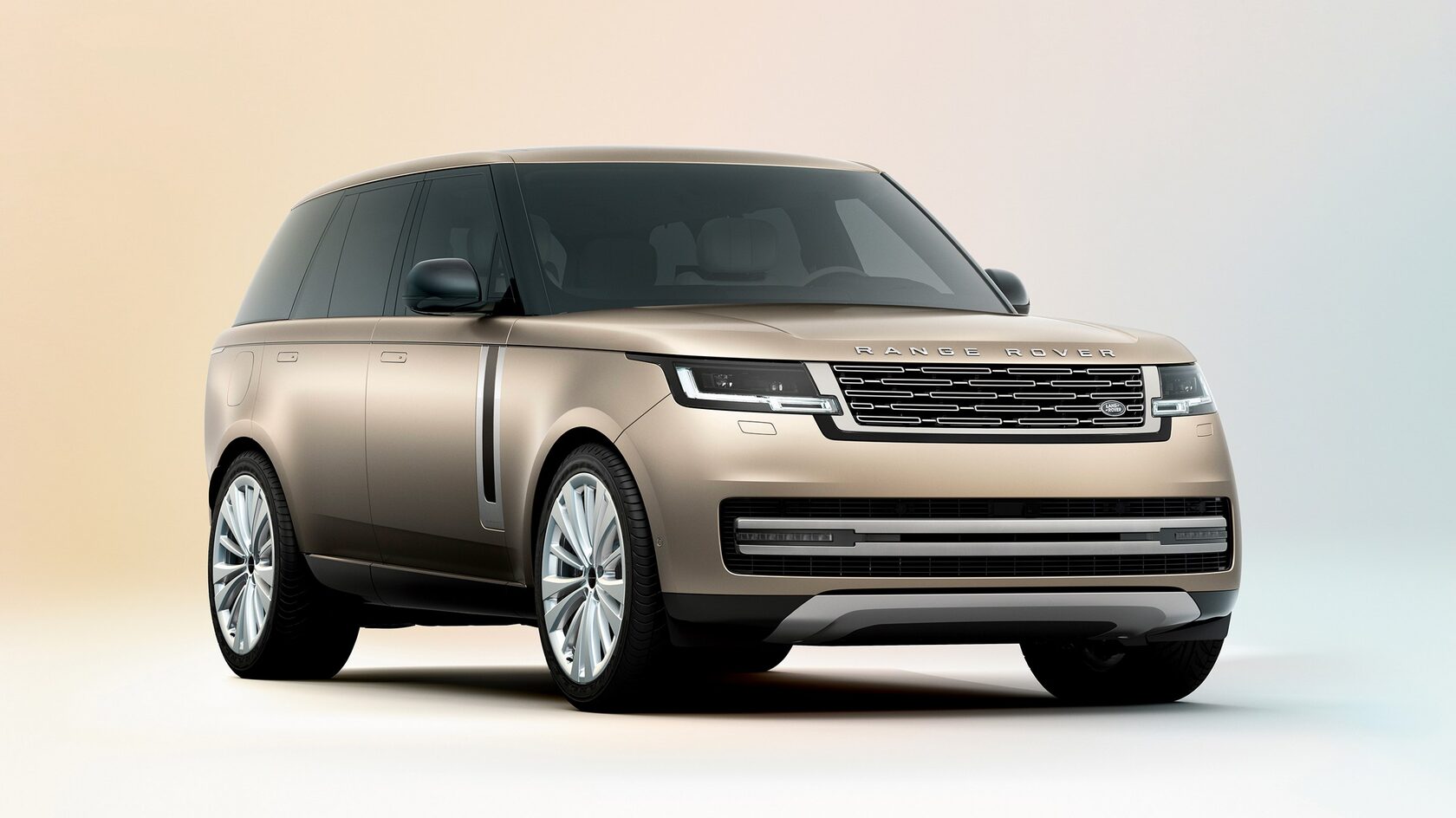 Range Rover в студии, вид три четверти