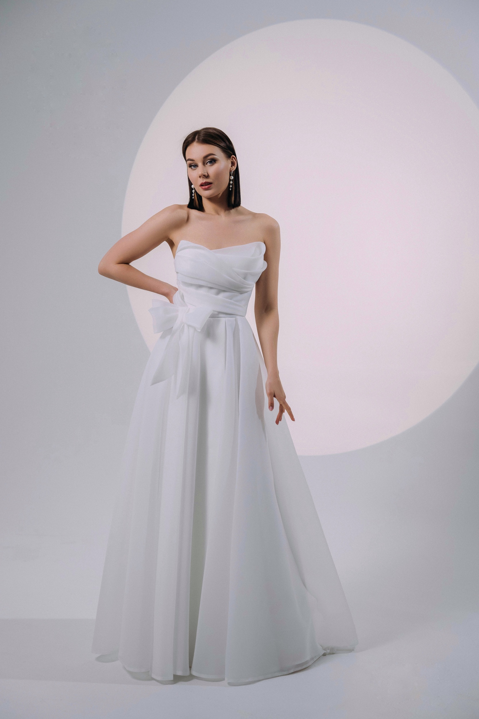 Свадебное платье с бантом