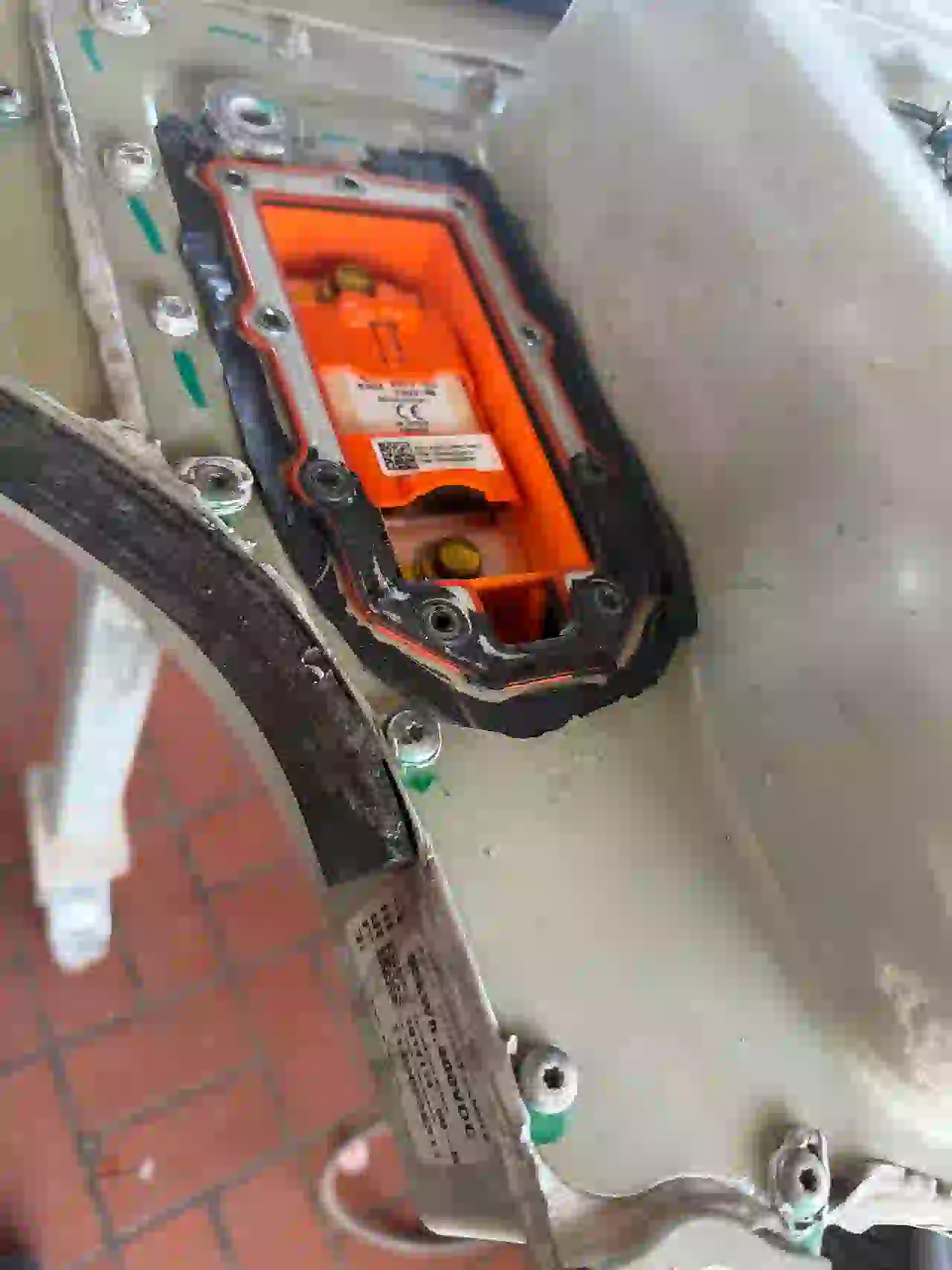 HV-Batterie Wartung Tesla Schritt für Schritt