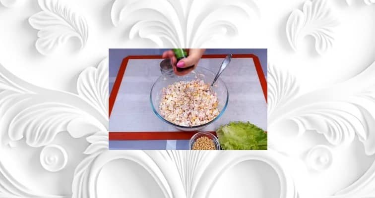 Приготовление салата «Буржуйский» с ананасами и курицей: шаг 5